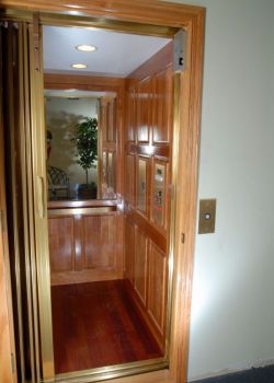 Home Elevator - Presidential car with mirror and brass color fixtures